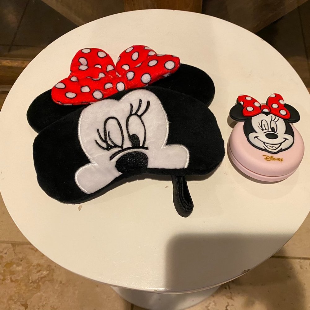 NWOT Disney Minnie Mouse Set Cute Eye Mask and Brush/Mirror
